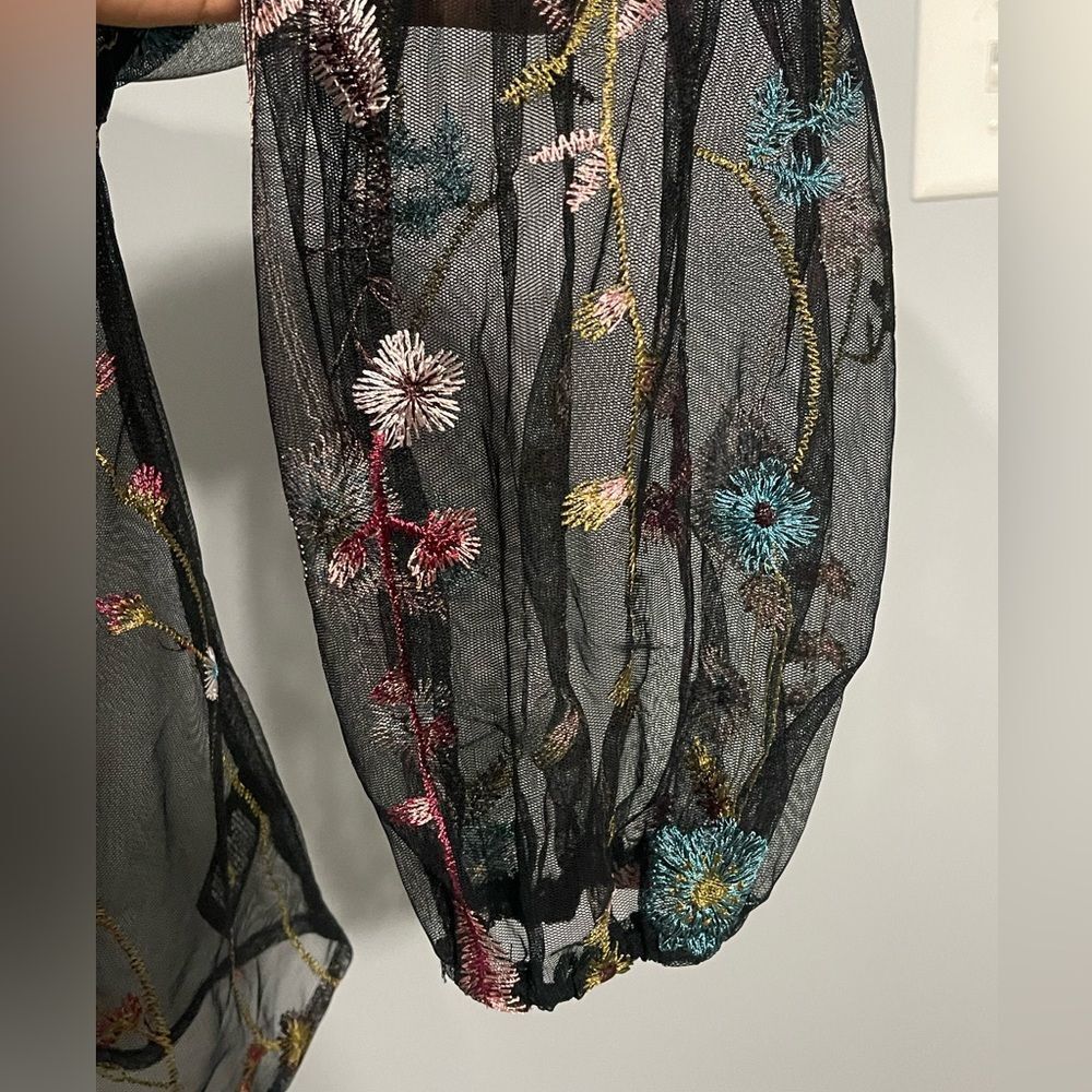 Cute Lace blouse - Picture 3 of 8